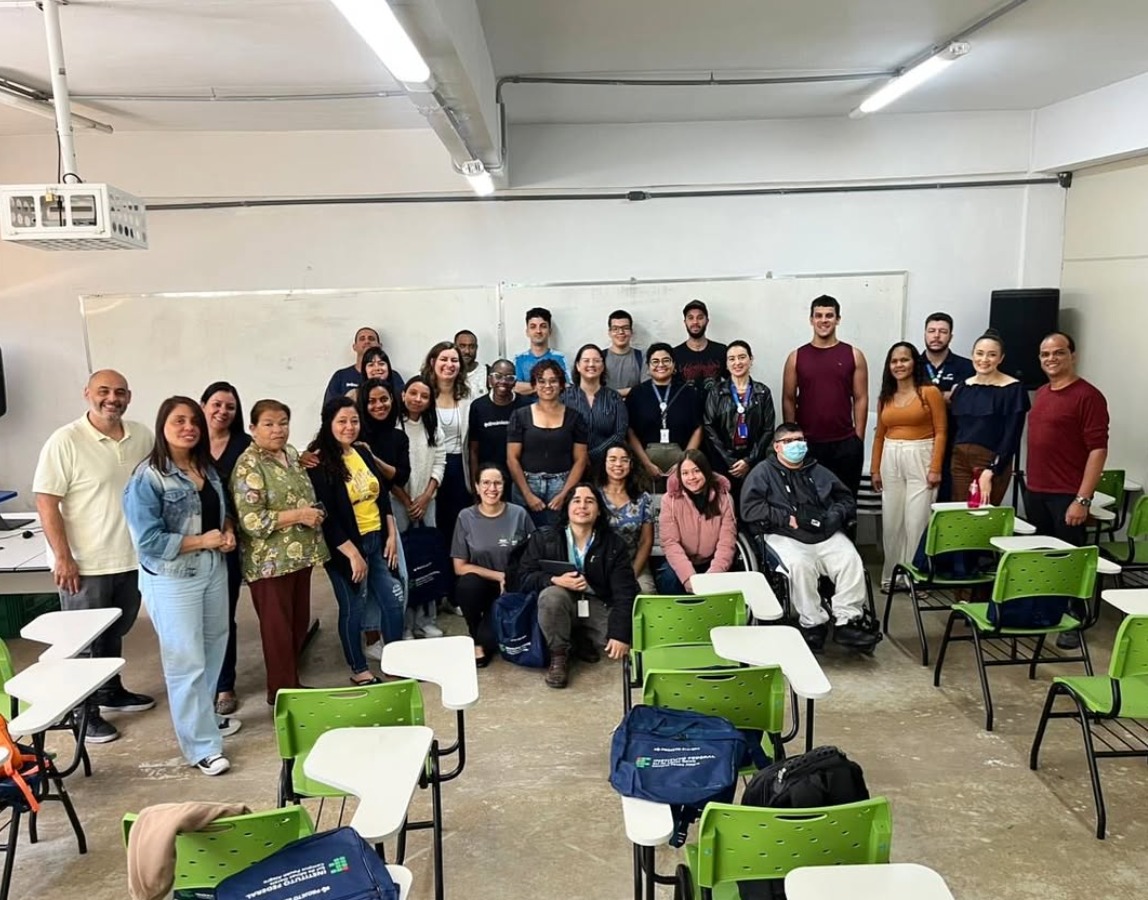 Estudantes do SENAC realizam visita técnica ao setor de Logística do Projeto EJA-EPT